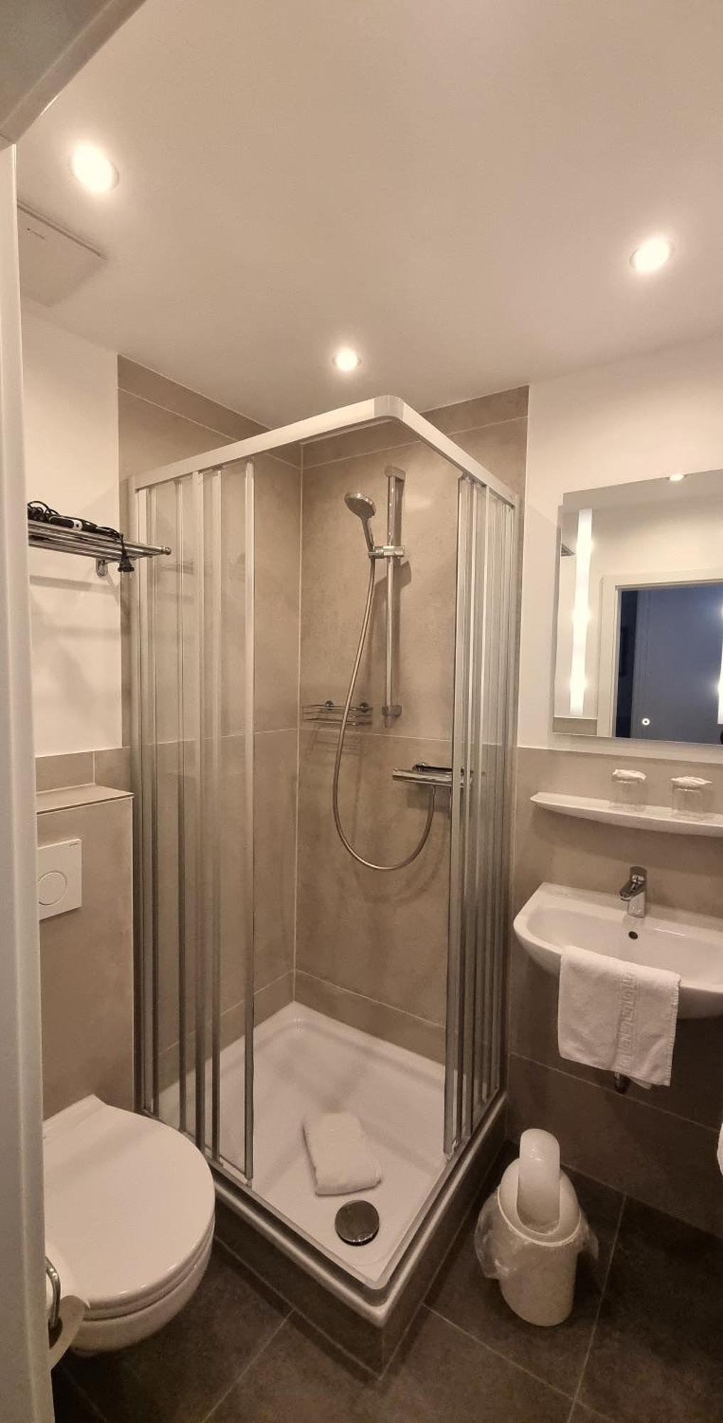 Hotel-Cafe-Lindow Wenningstedt-Braderup Εξωτερικό φωτογραφία