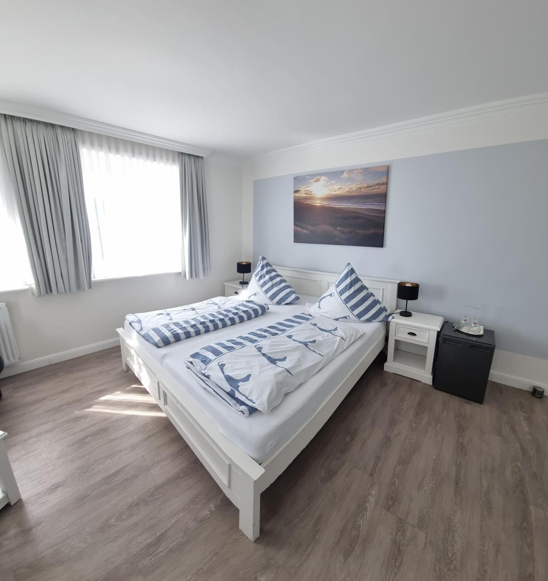 Hotel-Cafe-Lindow Wenningstedt-Braderup Εξωτερικό φωτογραφία