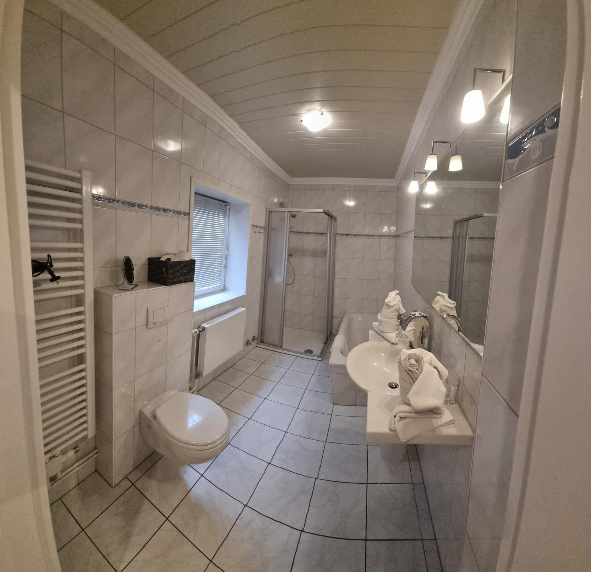 Hotel-Cafe-Lindow Wenningstedt-Braderup Εξωτερικό φωτογραφία